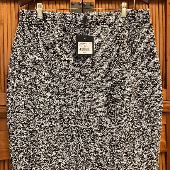 Beautiful NWT St. John suit with three pieces. - Picture 3 of 9